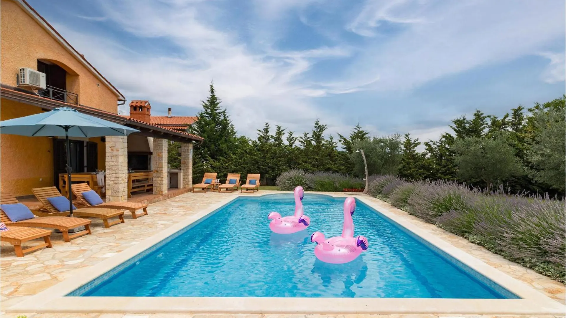 Stunning Home In Pula With Outdoor Swimming Pool Muntic