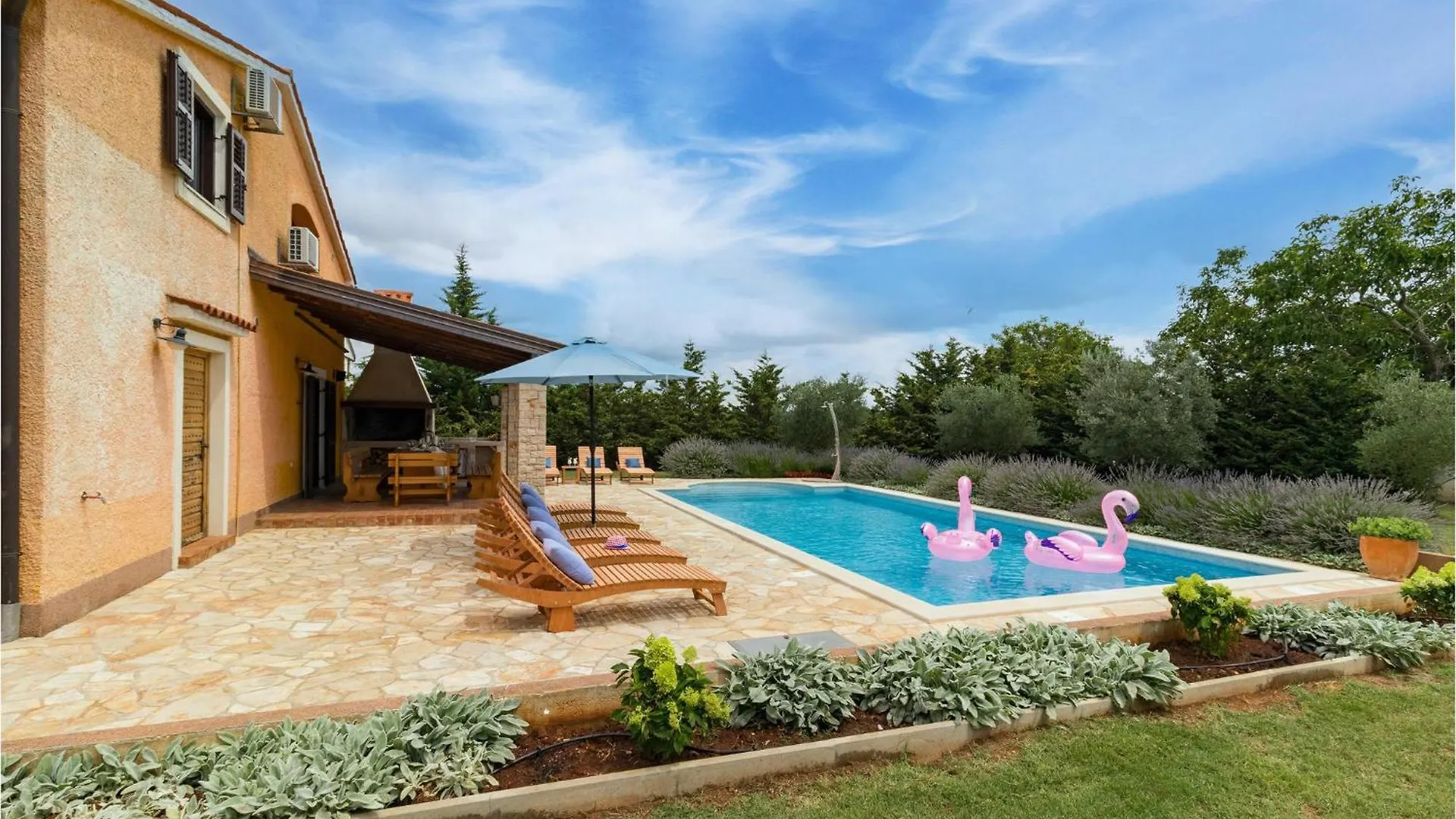 Stunning Home In Pula With Outdoor Swimming Pool Muntic